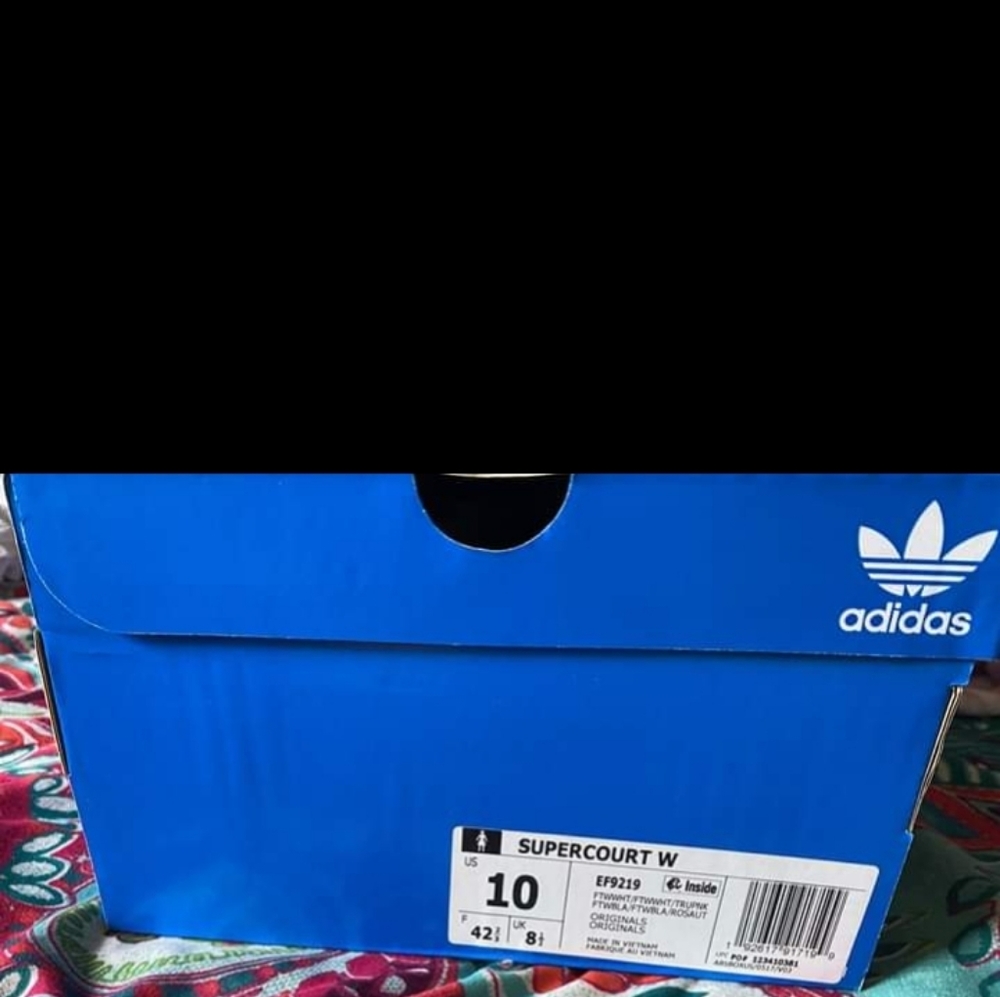 Adidas sneakers,seem abit big for me...size10W